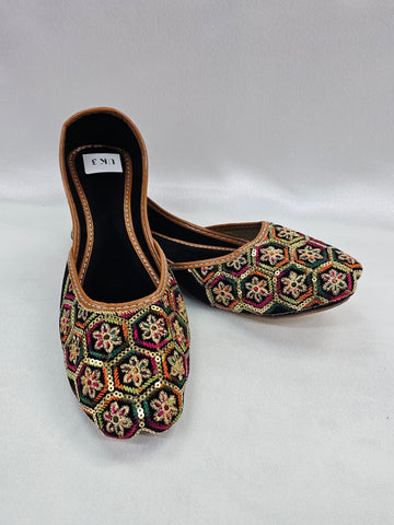 Women Hand Made Khussa LK08